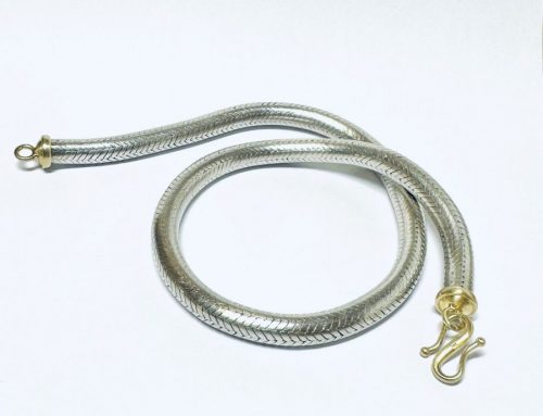 Schlangenkette Silber mit Gelbgoldkappen und Schmiedehaken
